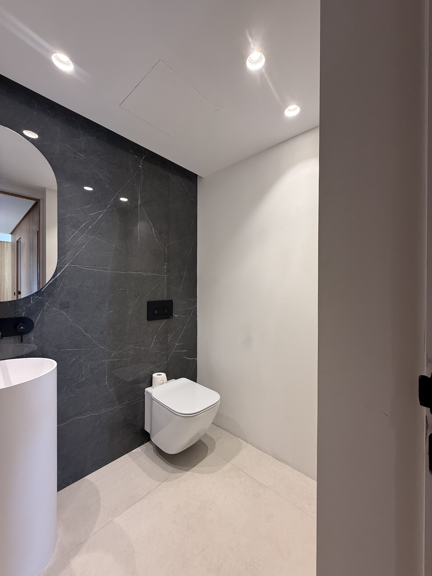 Resa Estates Can Furnet Ibiza te koop sale modern villa sea dalt villa views bathroom toilet.jpeg